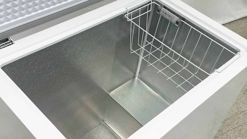 Solid Top Chest Commercial Freezer 7.2 Cu. ft. W4591