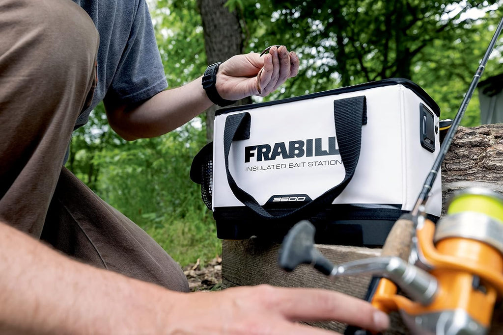 White 8 QT Bait Station I2129