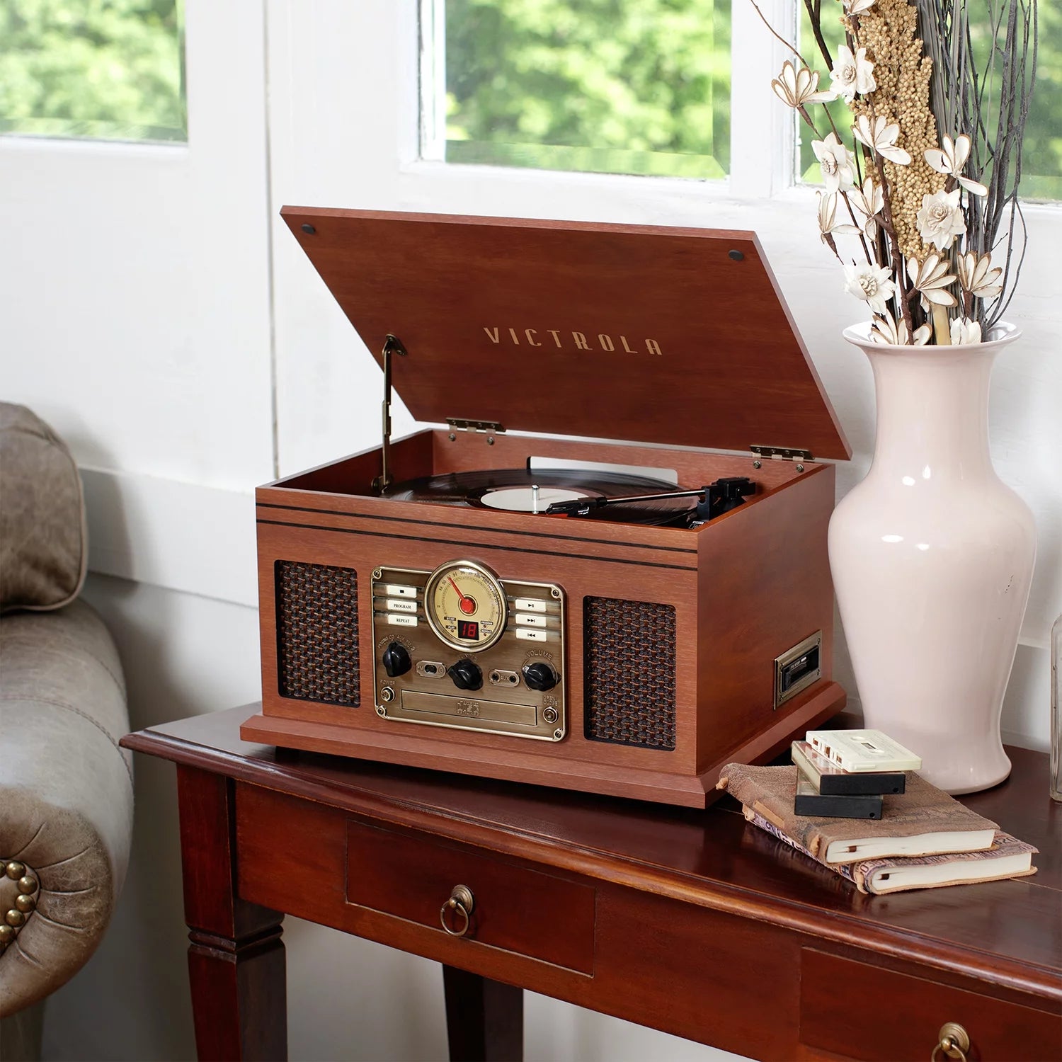 Classic 7-in-1 Bluetooth turntable H7997
