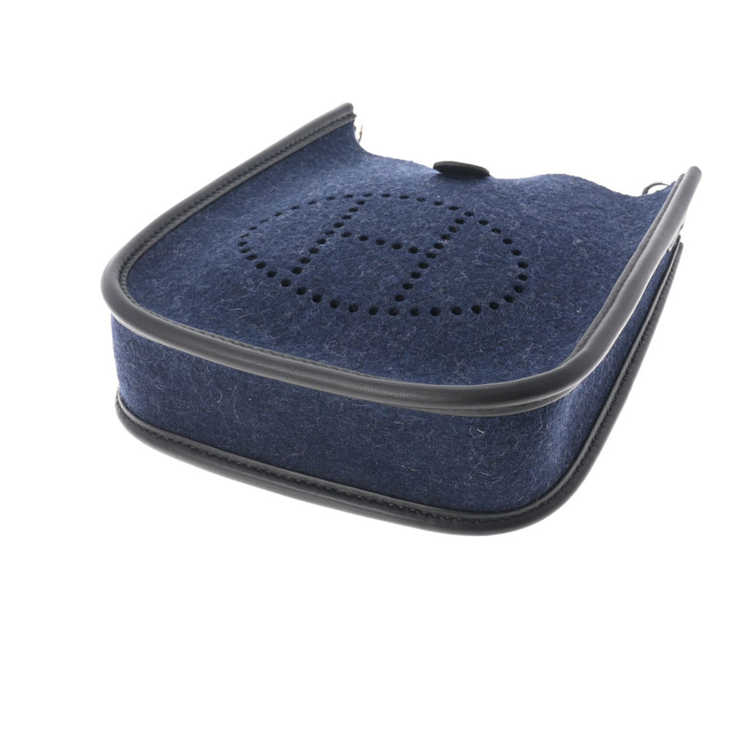 Pre-Owned Navy Felt Shoulder Bag C100801