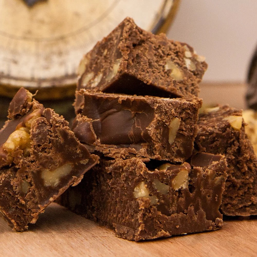 2 Pounds Chocolate Walnut Fudge Gift Box C41201