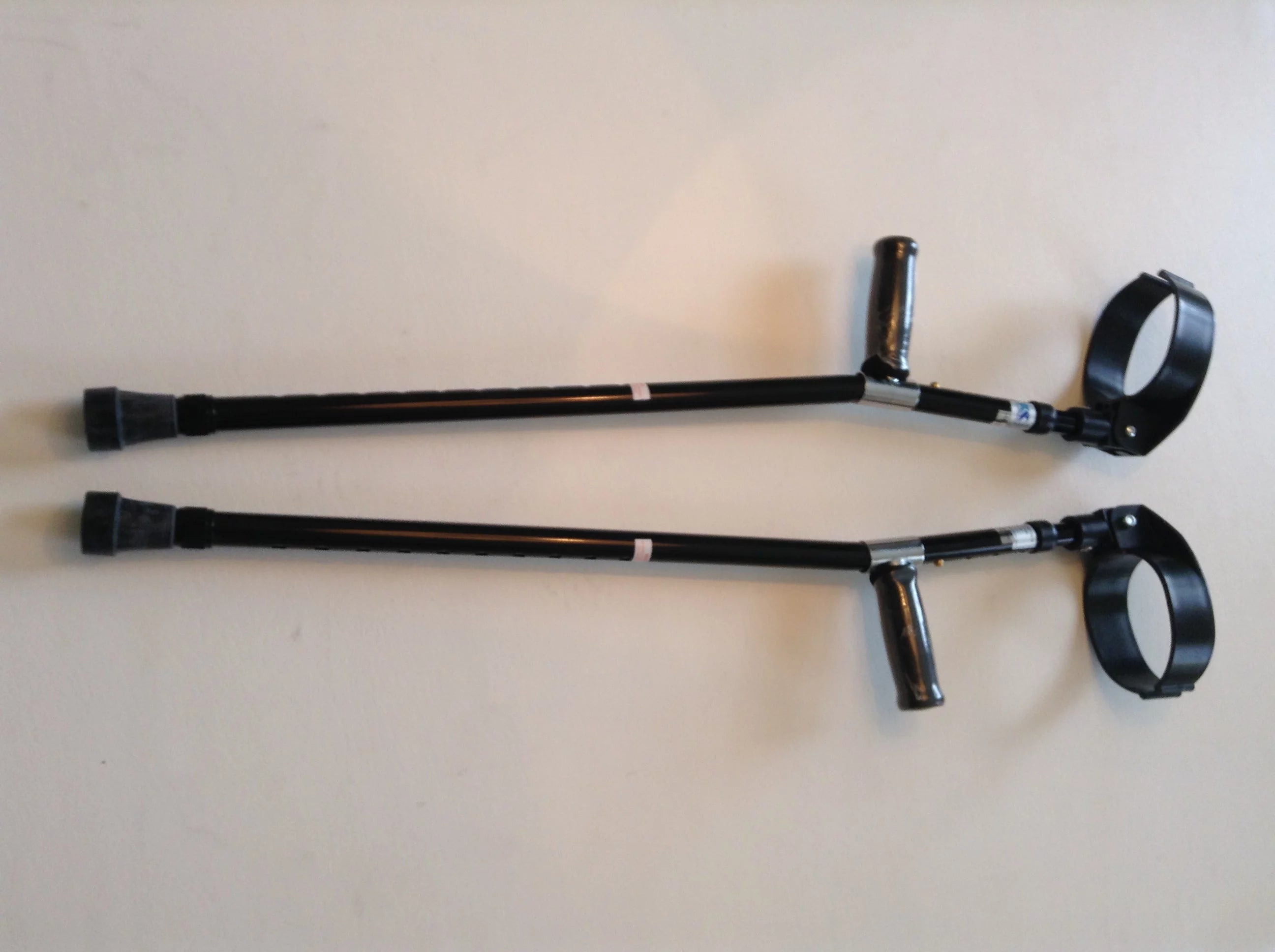 Black Forearm Crutches Size M (Pair) Lightweight Adjustable G78595