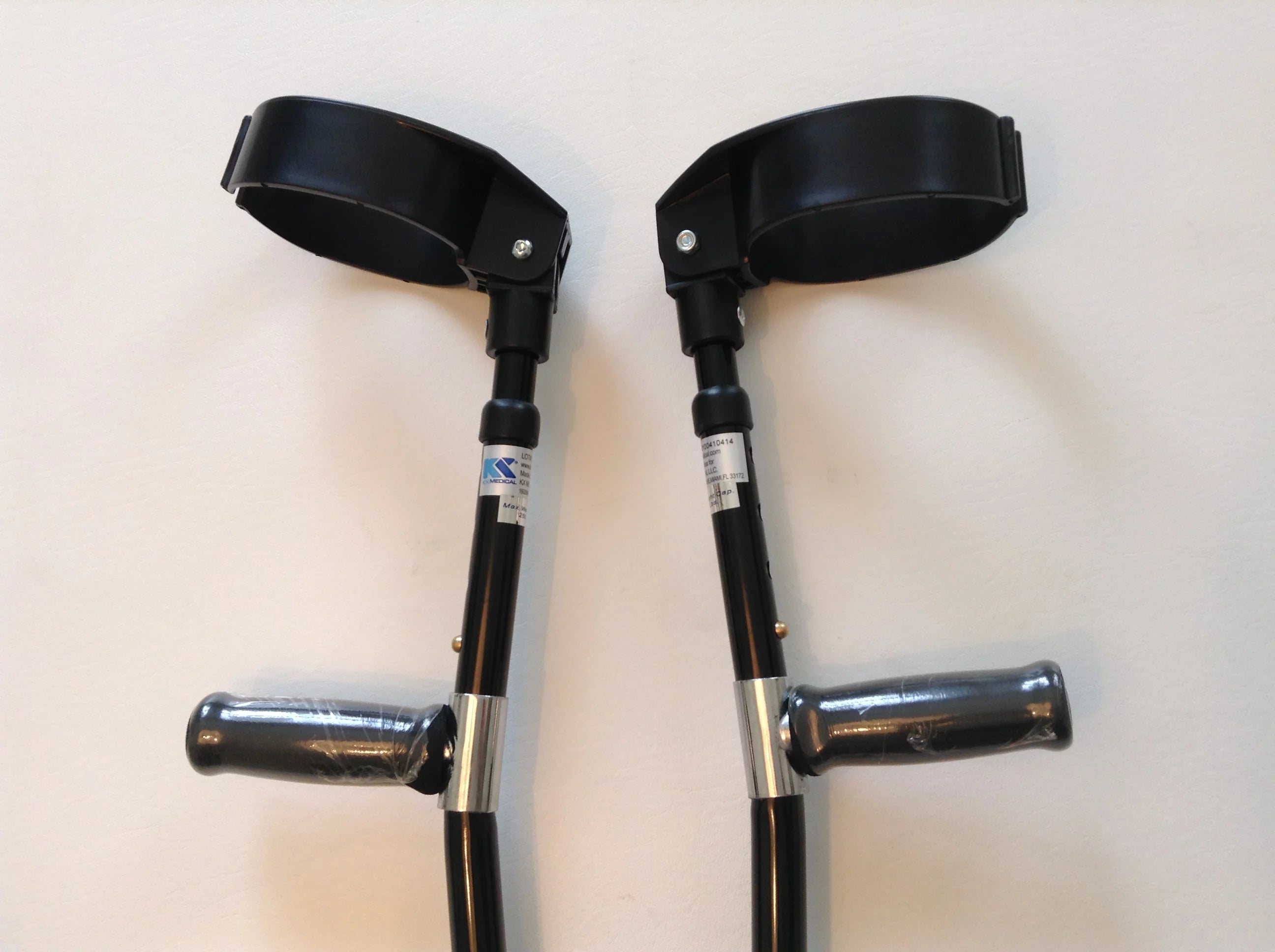 Black Forearm Crutches Size M (Pair) Lightweight Adjustable G78595
