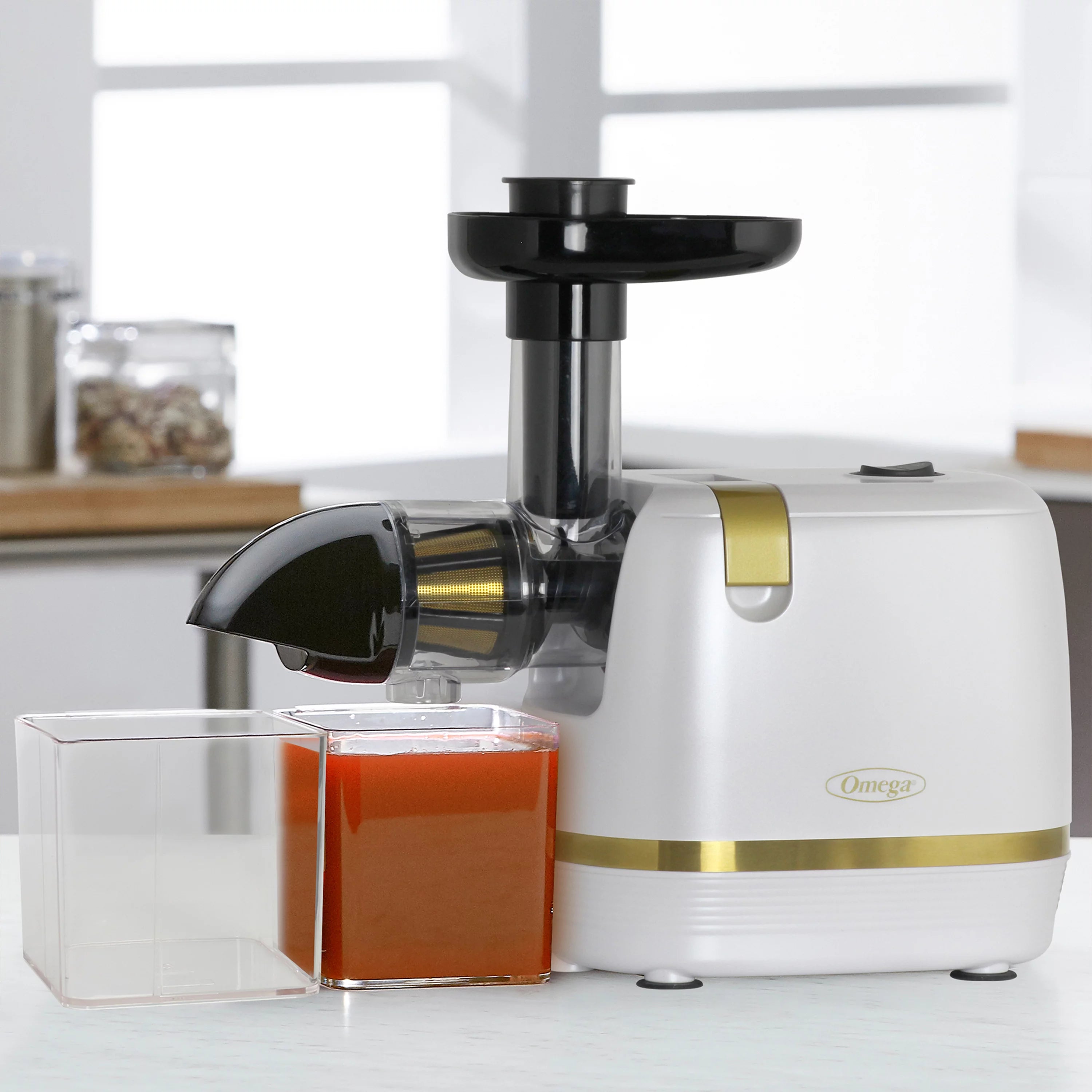 White Compact Masticating Juicer B876868